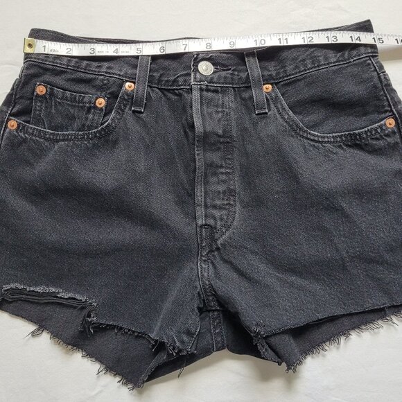 Levis 501 High Rise Womens Black Cutoff Raw Hem Jean Shorts Button Fly Size 28 - Picture 4 of 12